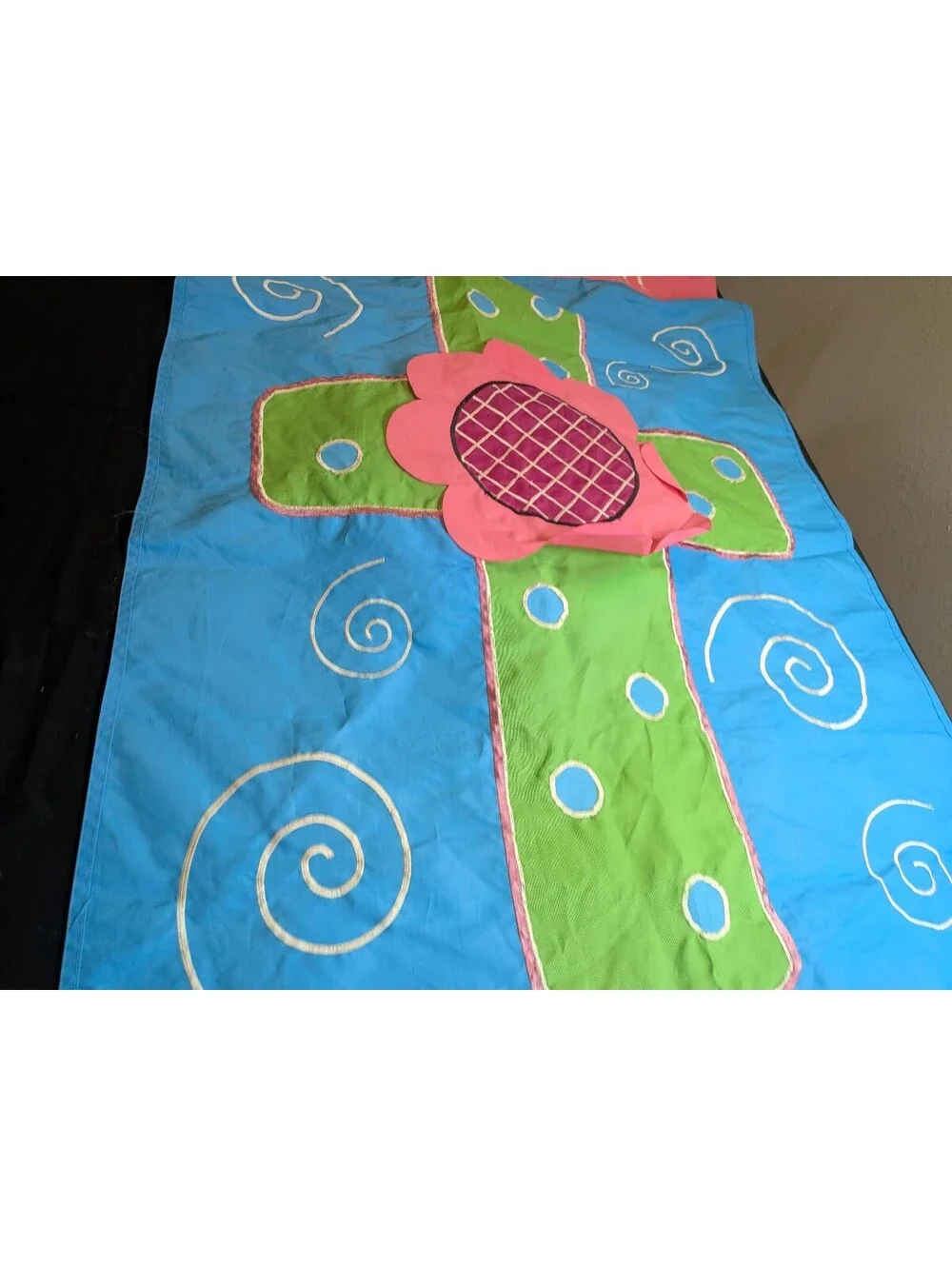 eace To All Who Enter Applique Fabric Wall Hanging Blue Green Pink Flower